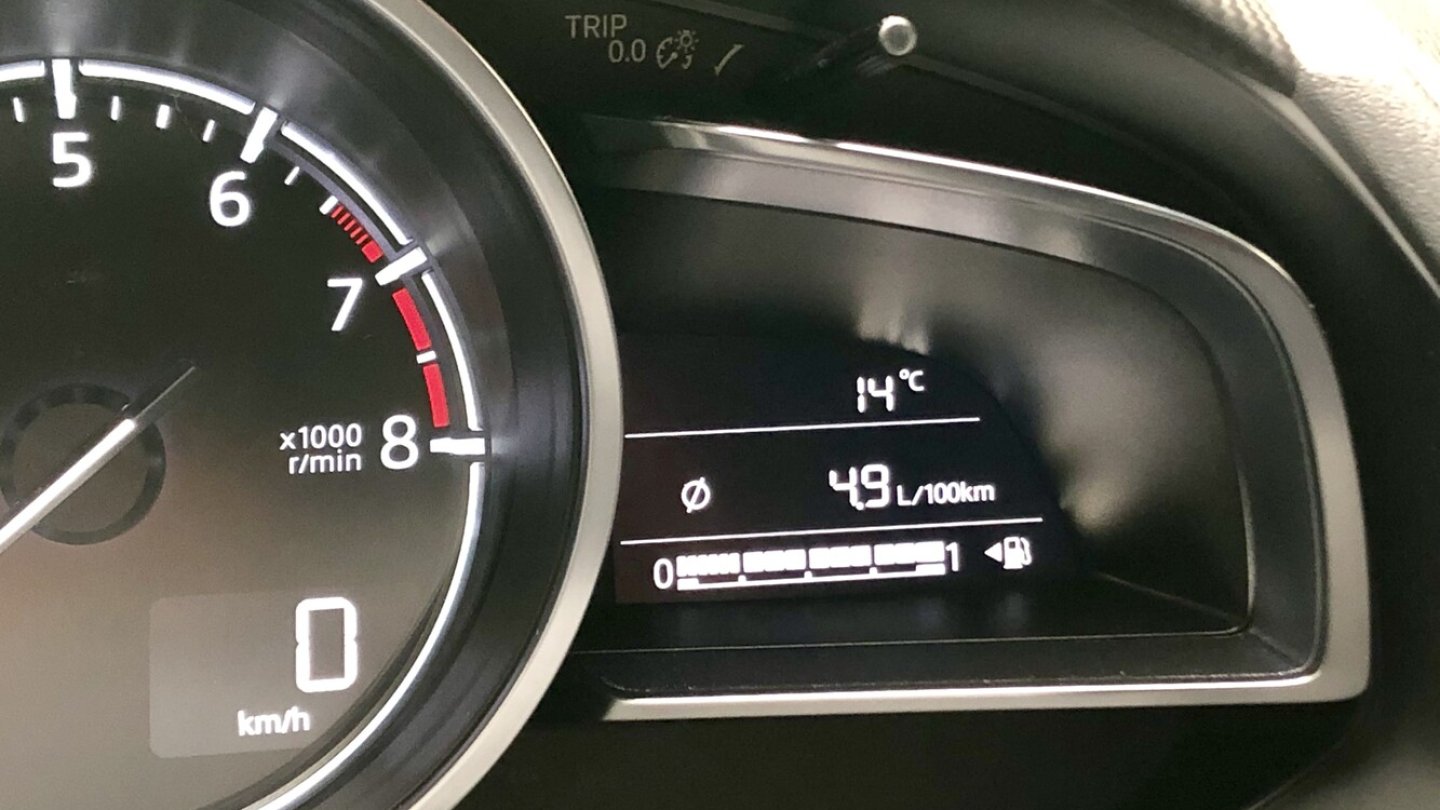 Nach den ersten Tesfahrten zeigte der Bordcomputer einen Verbrauch von 4,9 Litern an.