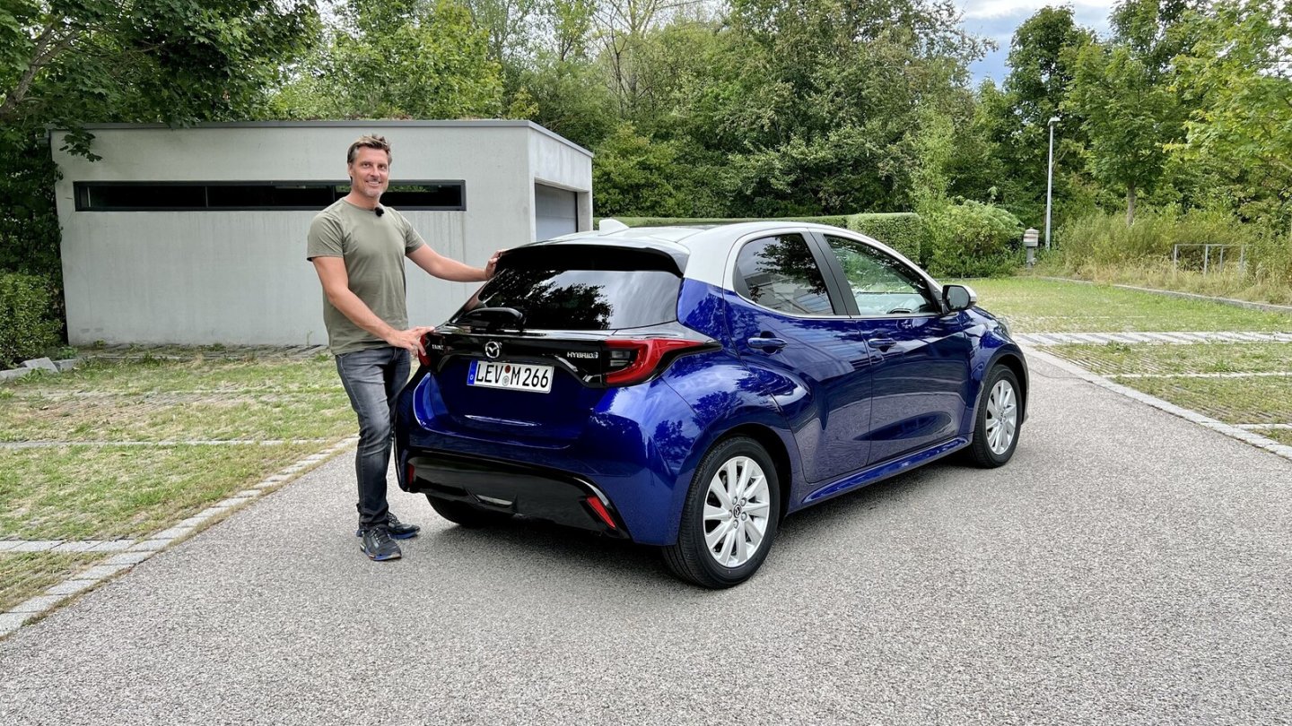 Man hat die Qual der Wahl: Mazda2? Mazda2 Hybrid? Oder Toyota Yaris?