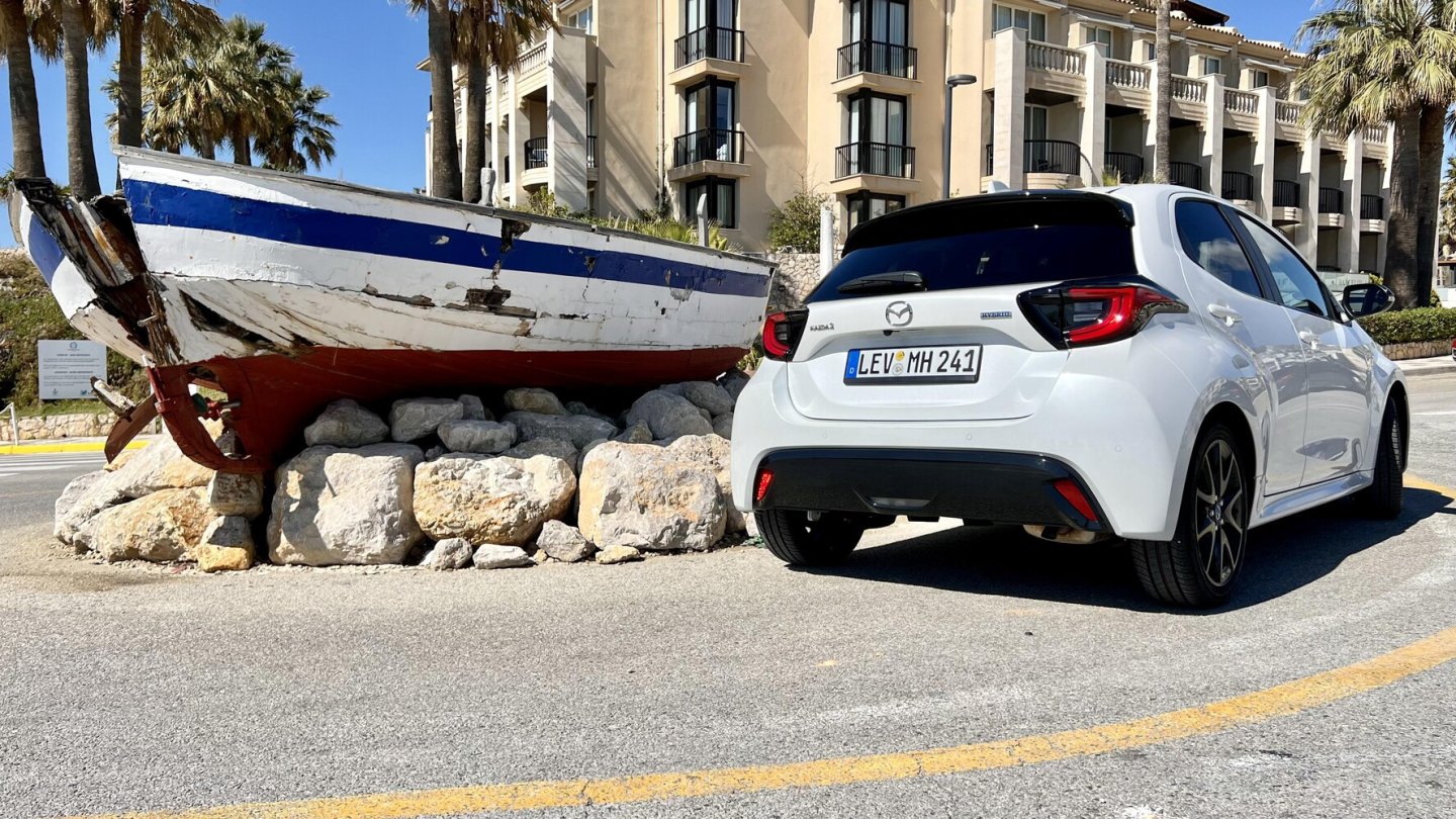 Am Heck ist die in Wagenfarbe lackierte Leiste zwischen den Leuchten ein neues Designelement.