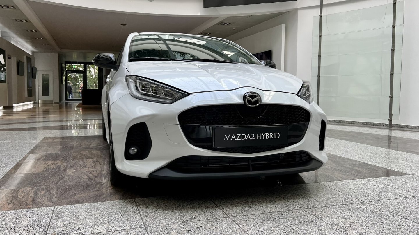 Stoßfänger und Grill wurden geändert.