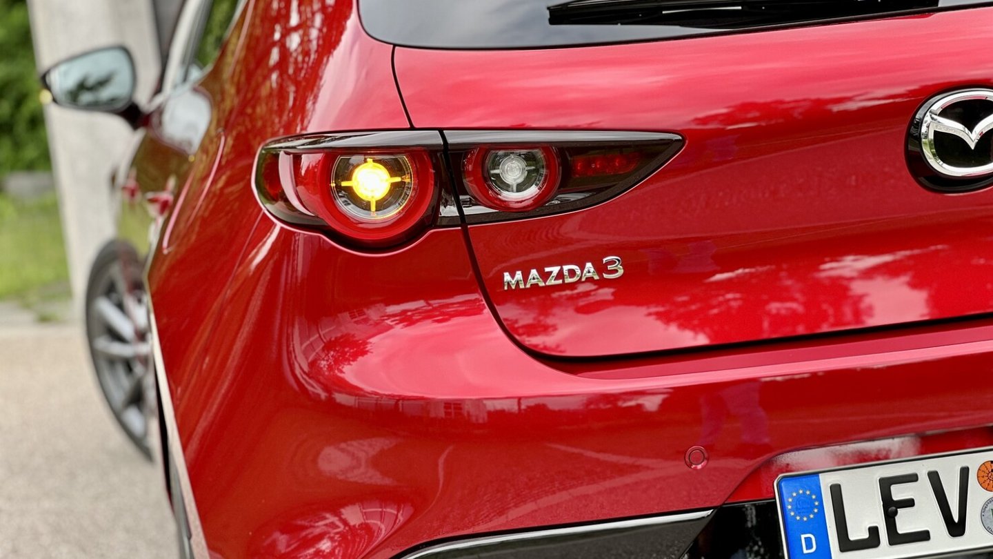 Die neue Blinkdergrafik kennzeichnet das Modelljahr 2022.