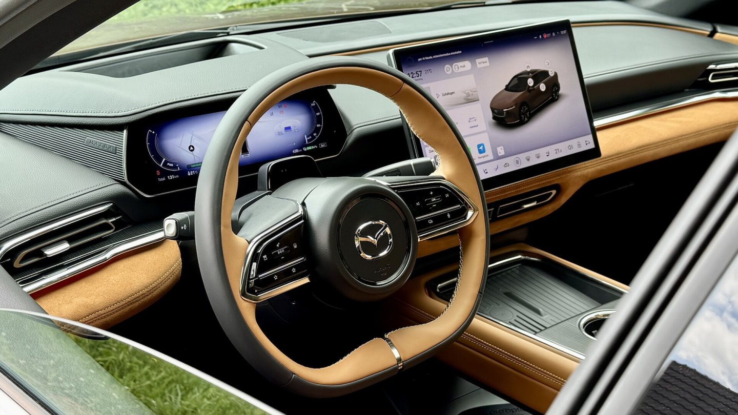 Berühren, bitte! Die Interaktion mit dem Auto läuft über den 14,6 Zoll großen Touchscreen.