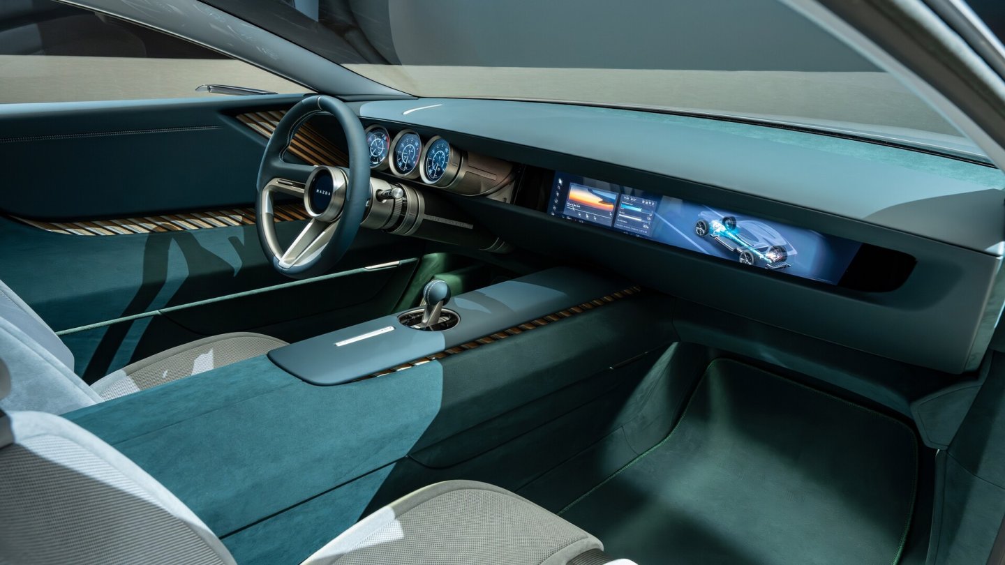 Die Displays im Cockpit der Studie tragen nicht zu dick auf.