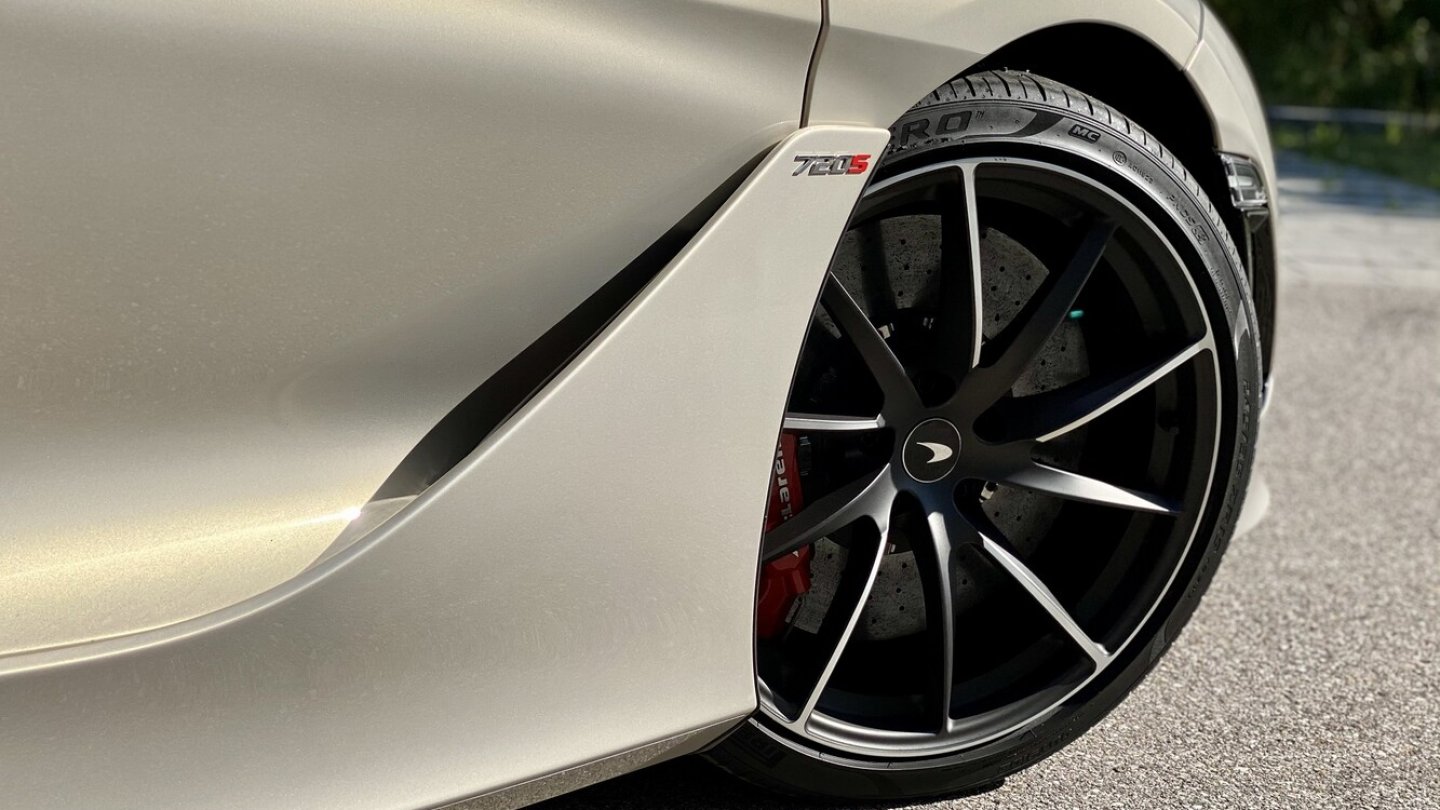 Fast jedes Karosseriedetail dient der Aerodynamik.