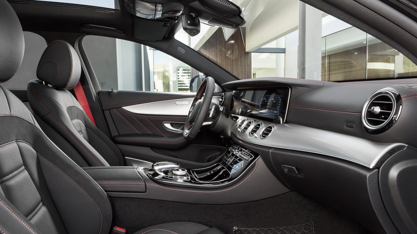 Sportsitze mit Kunstlederbezug. Clever.