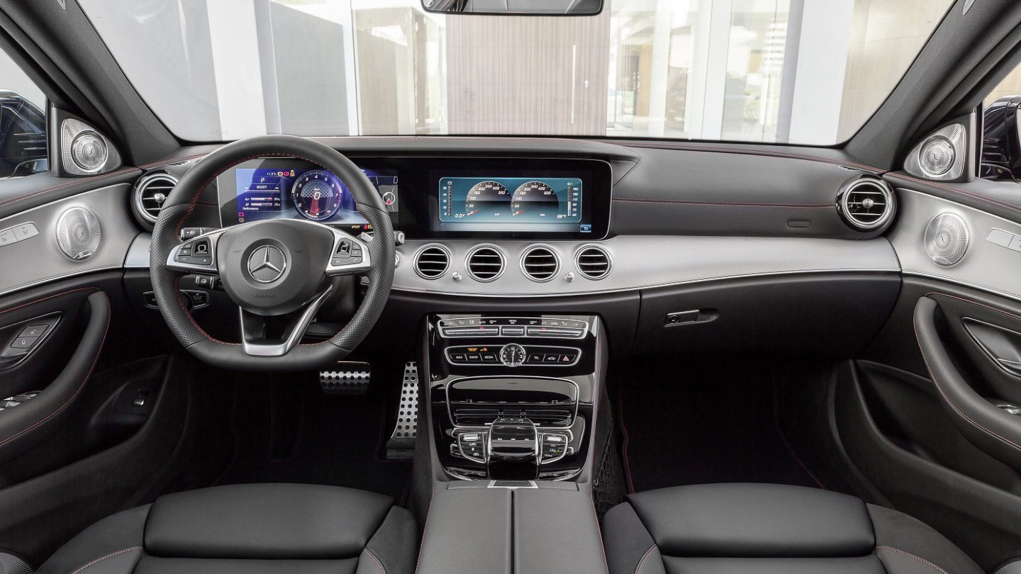 Auch im AMG gibt's die Kinoleinwand. Ach nein, das ist das digitale Cockpit.