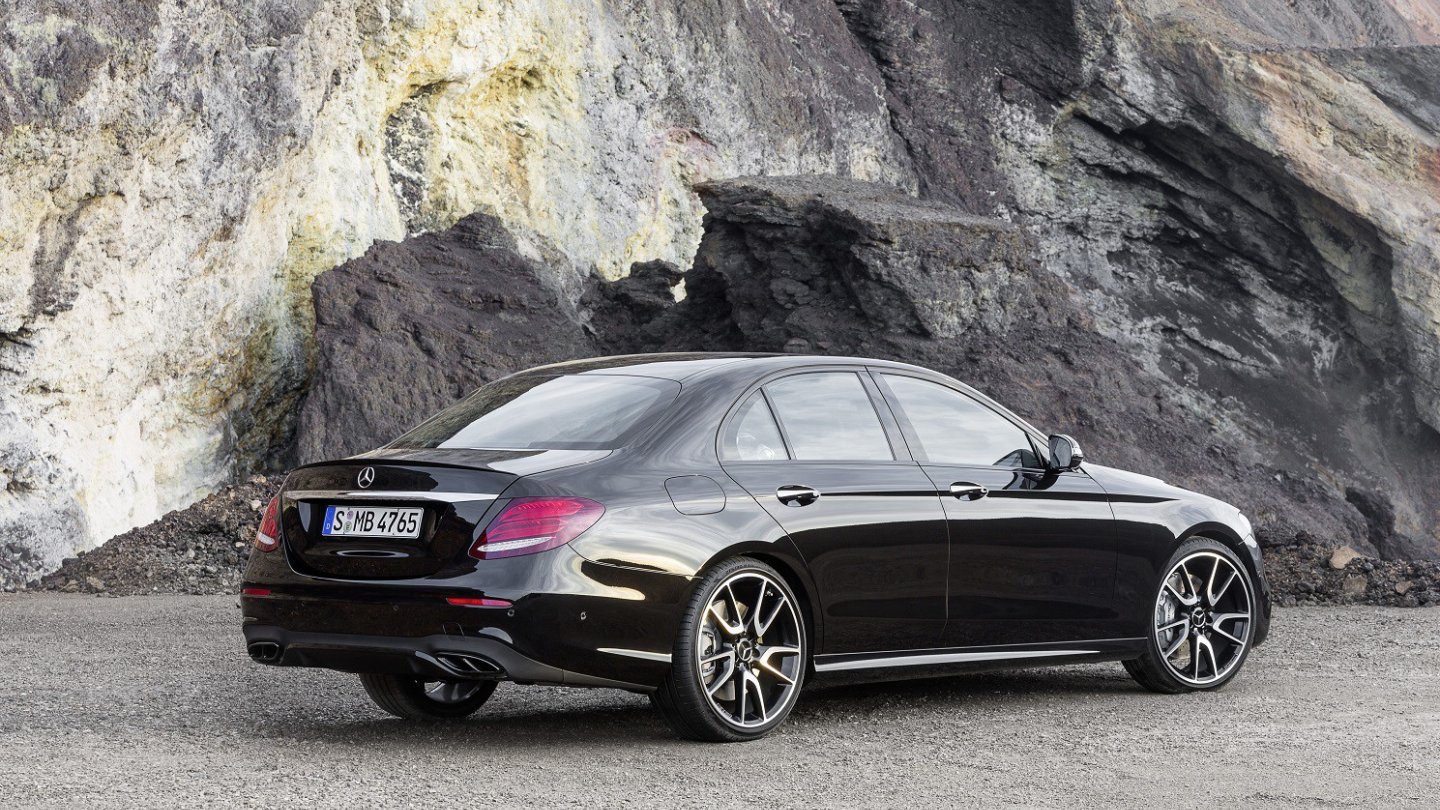 Dezente E-Klasse, auch als kleiner AMG. Der E63 wird böser aussehen.