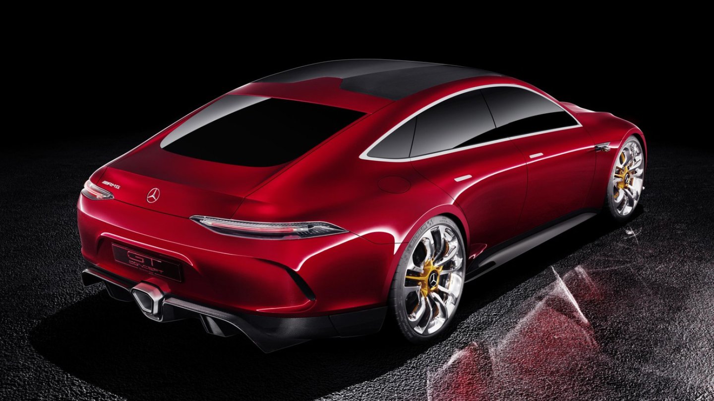 Das Heck erinnert mit den sehr breiten Leuchten an den zweitürigen GT.