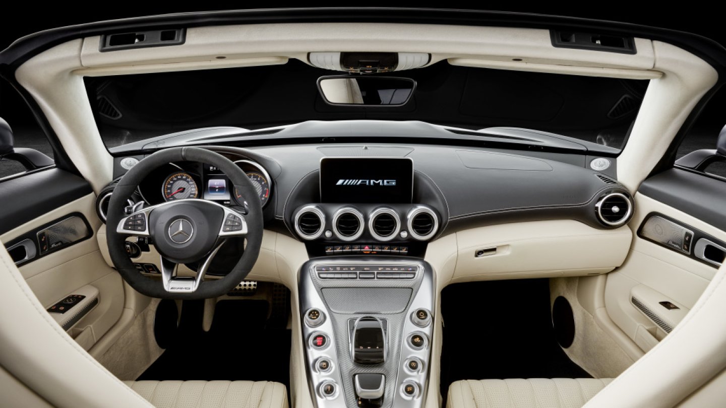 Als neue Option zieht eine helle Innenausstattung in die Baureihe ein.