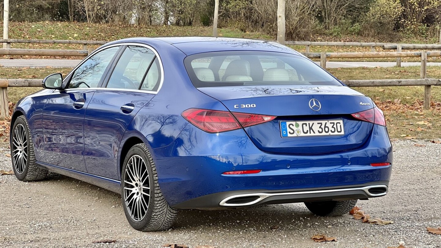 Neben der Limousine gibt auch weiterhin den Kombi namens T-Modell.