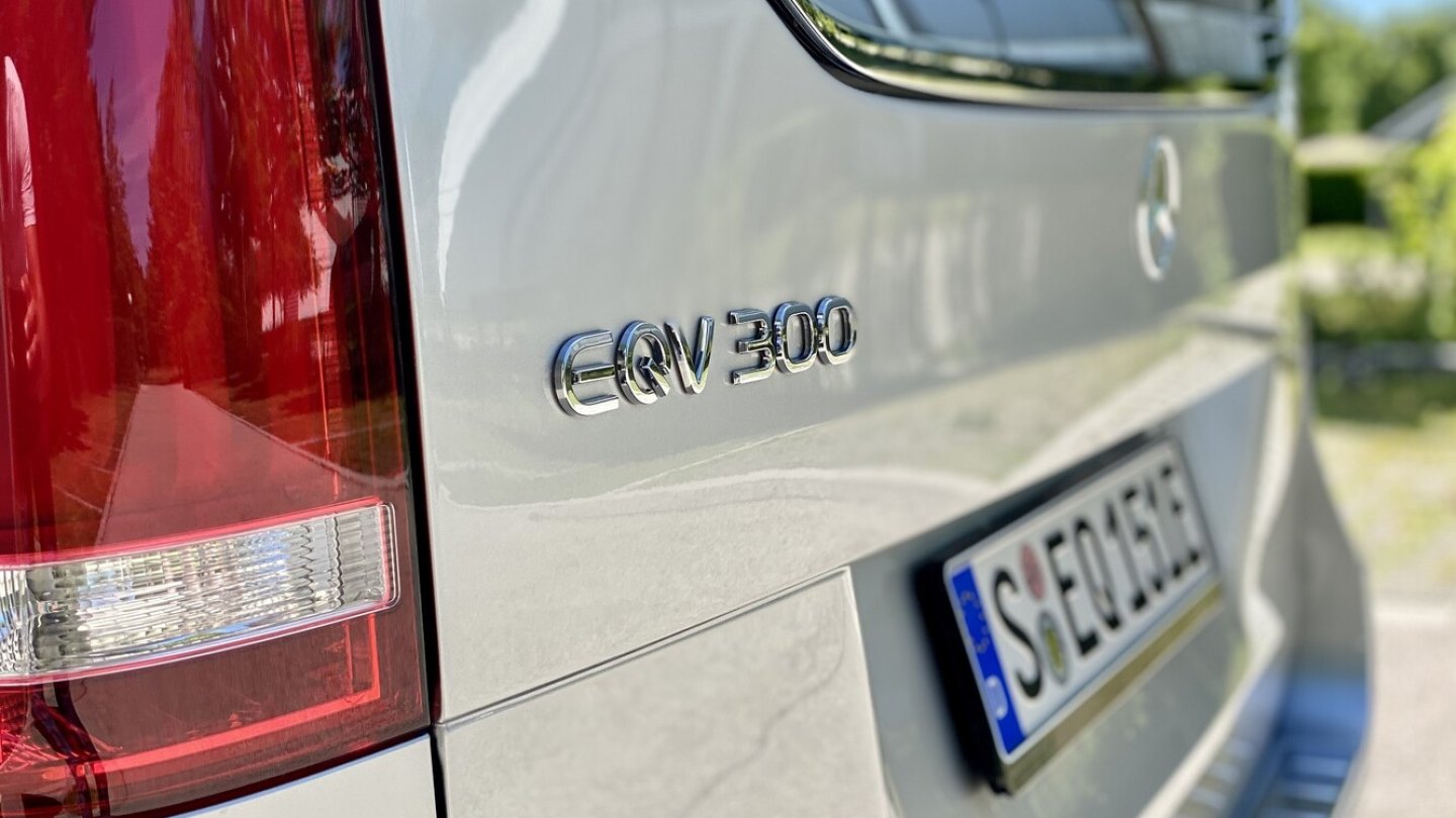 Der Mercedes-Benz EQV 300 startet bei 71.388 Euro.