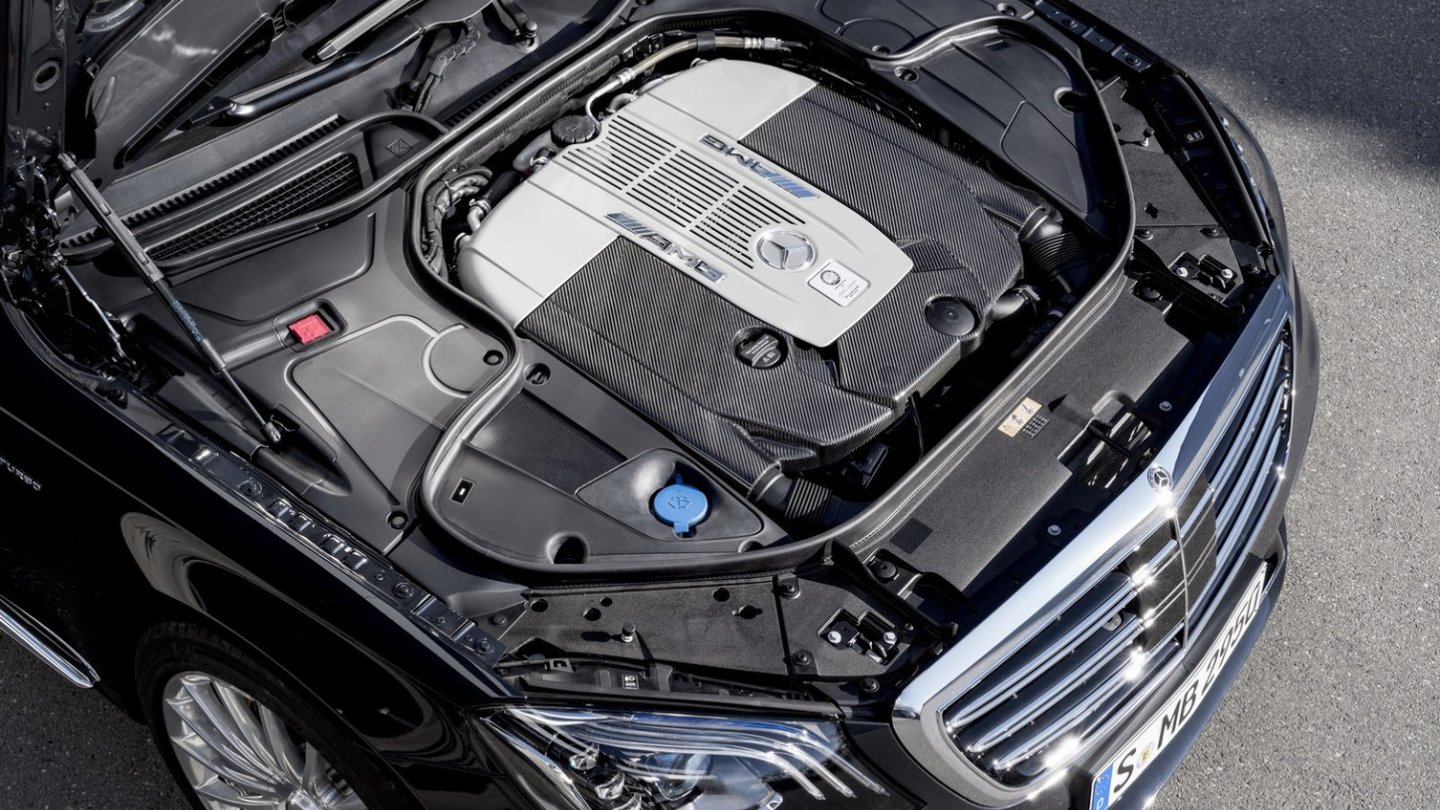 Clean: Der Motor versteckt sich komplett unter einer Abdeckung.