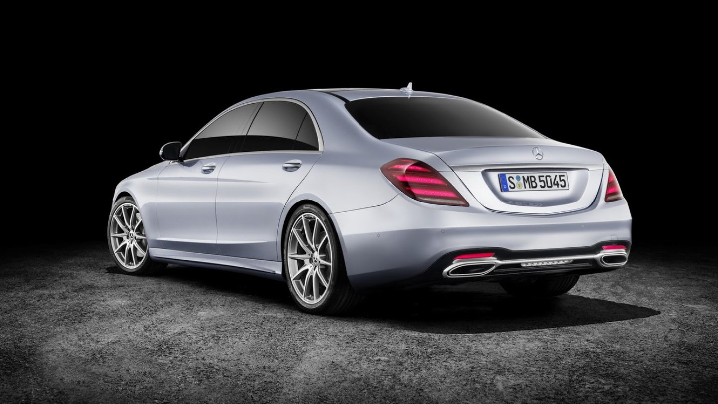 Am Heck gibt es einen neuen Stoßfänger und LED-Lichter.