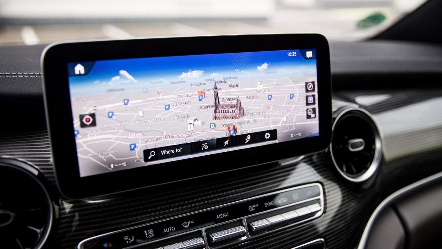 Der 10,25-Zoll-Monitor des MBUX-Systems.