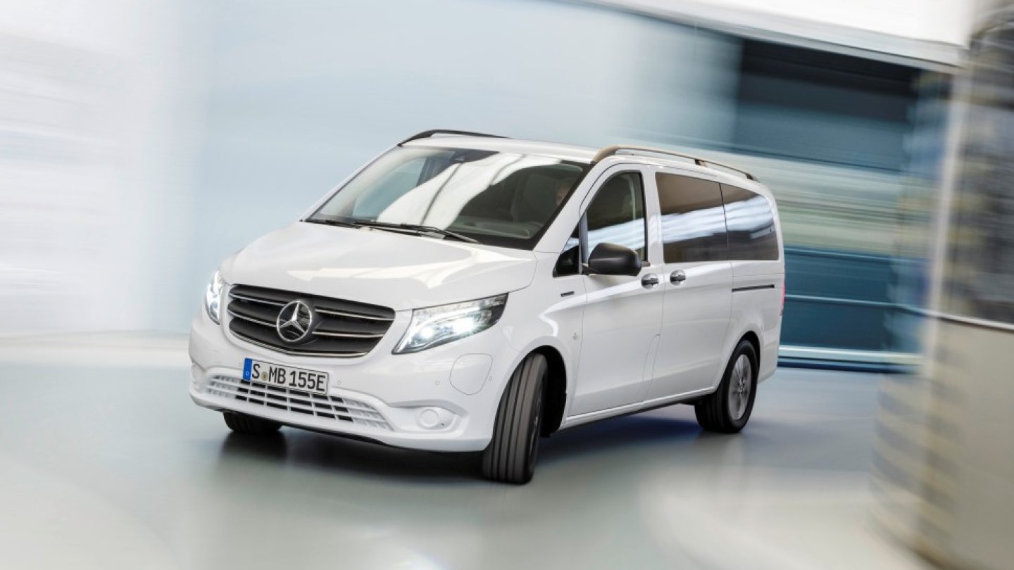 Mercedes eVito Tourer und VW Caravelle