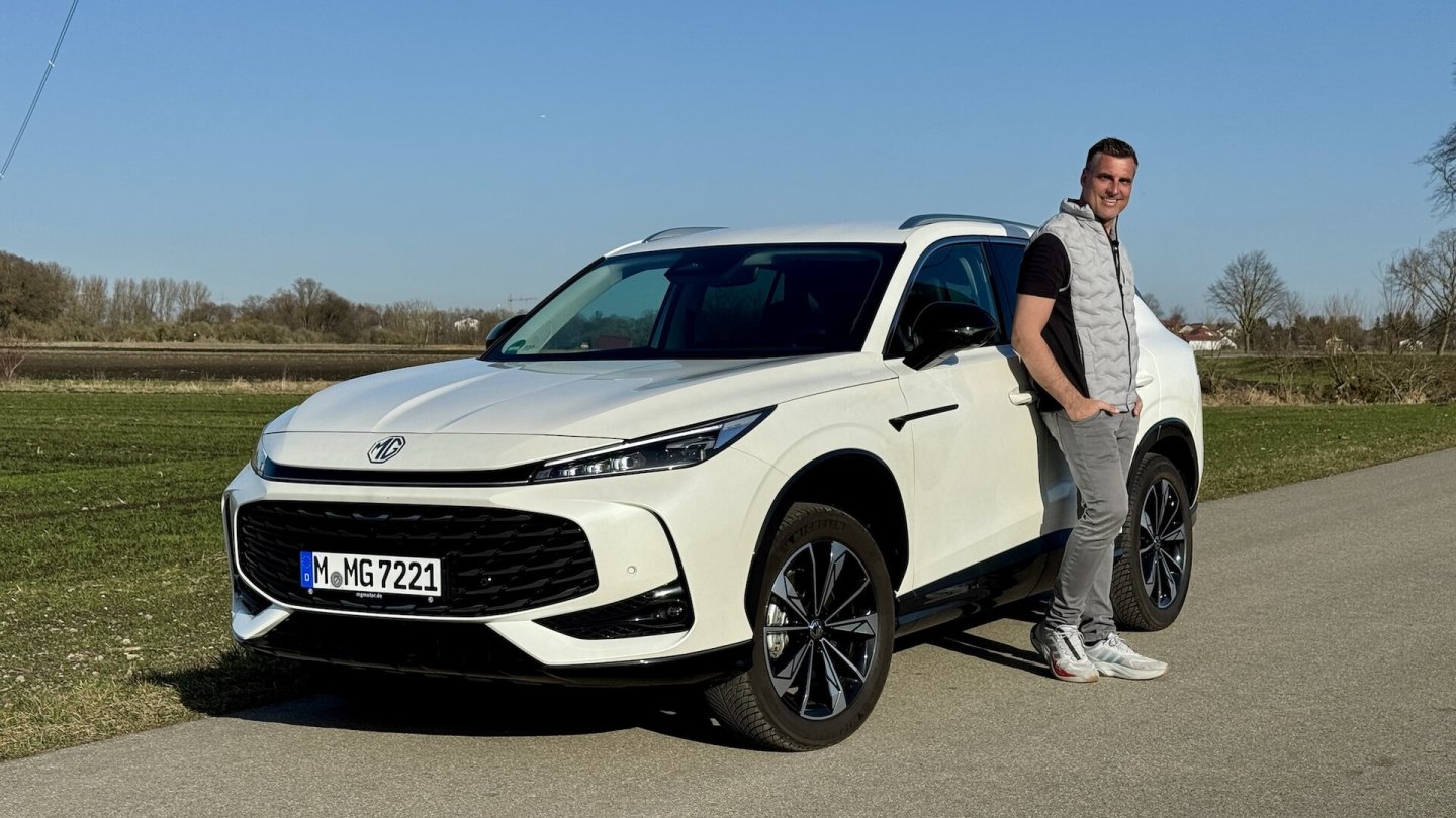 Der MG HS Hybrid+ ist groß, geräumig und günstig. Es gibt aber auch dunkle Flecken auf seiner weißen Weste.