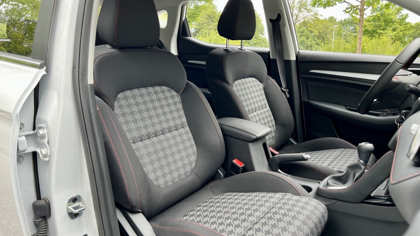 Die Stoffbzüge gehören zur Ausstattungslinie Comfort.