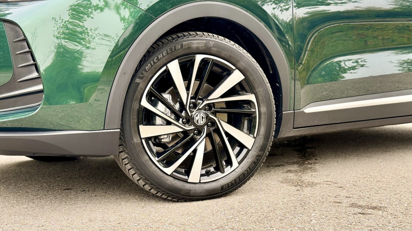 18-Zoll-Felgen gibt es für den ZS Luxury.