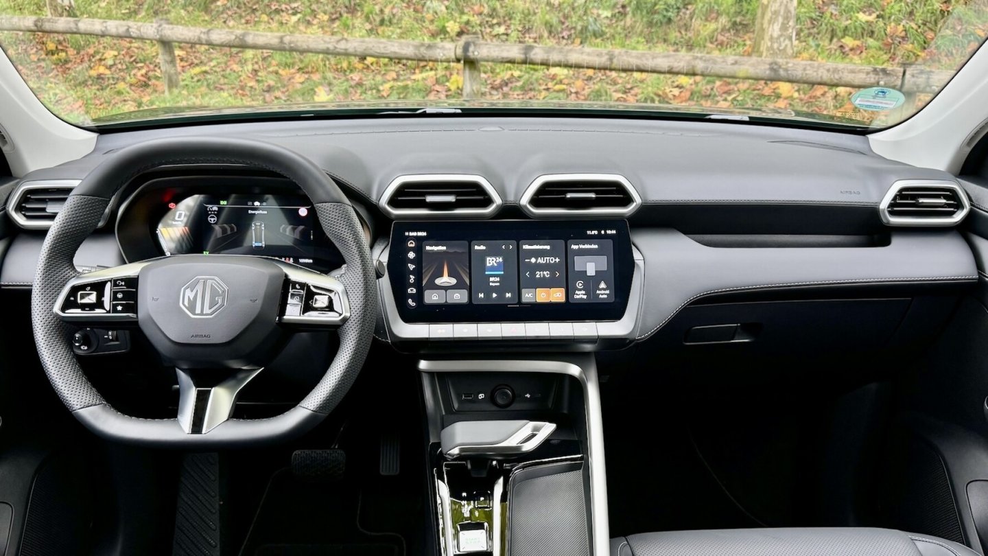 In den beiden höheren Ausstattungslinien misst das zentale Infotainment-Display in der Diagonale 12,3 Zoll.