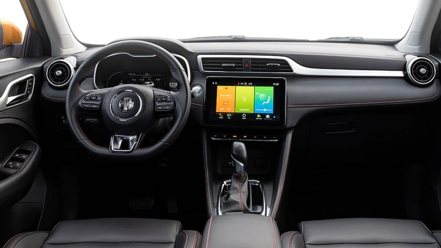 Eine Smartphone-Anbindung für das 10,1 Zoll große Display ist Serie.