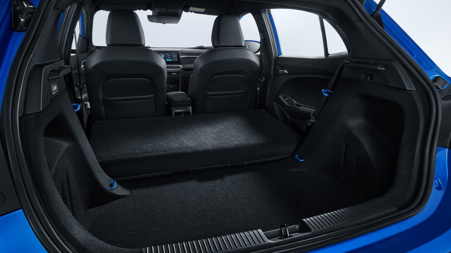 Die Lehne der Rücksitzbank ist nur einteilig umklappbar.