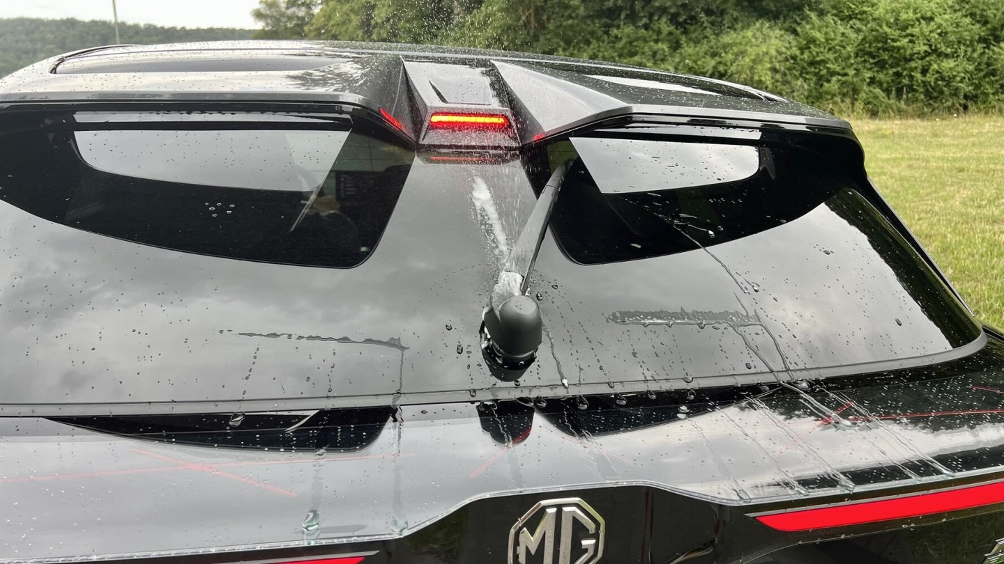 Mehr Rücksicht: Heckscheibenwischer mit Wisch-Wasch-Anlage.