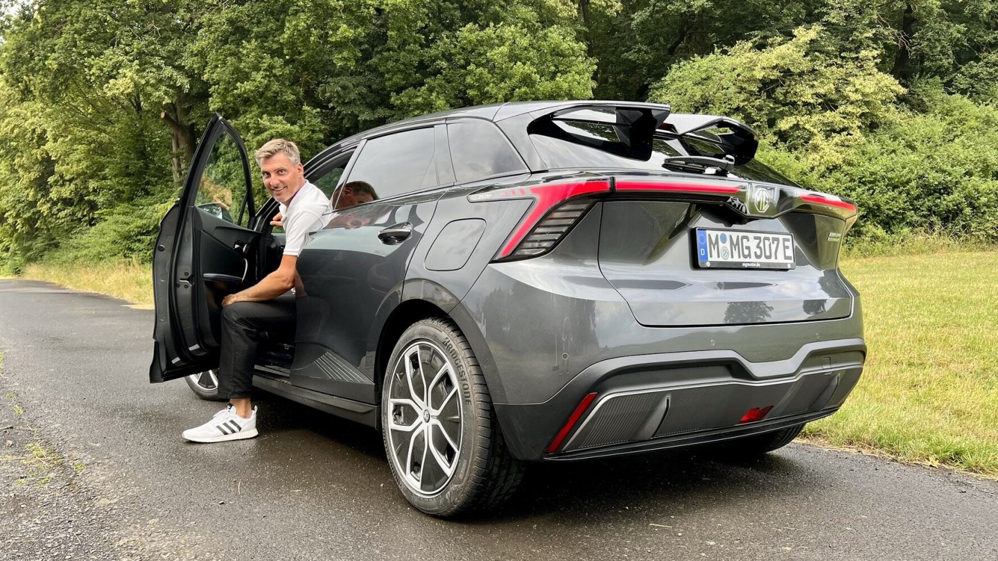 Das Video startet am 23. Juli 2023 um 18:00 Uhr bei YouTube.