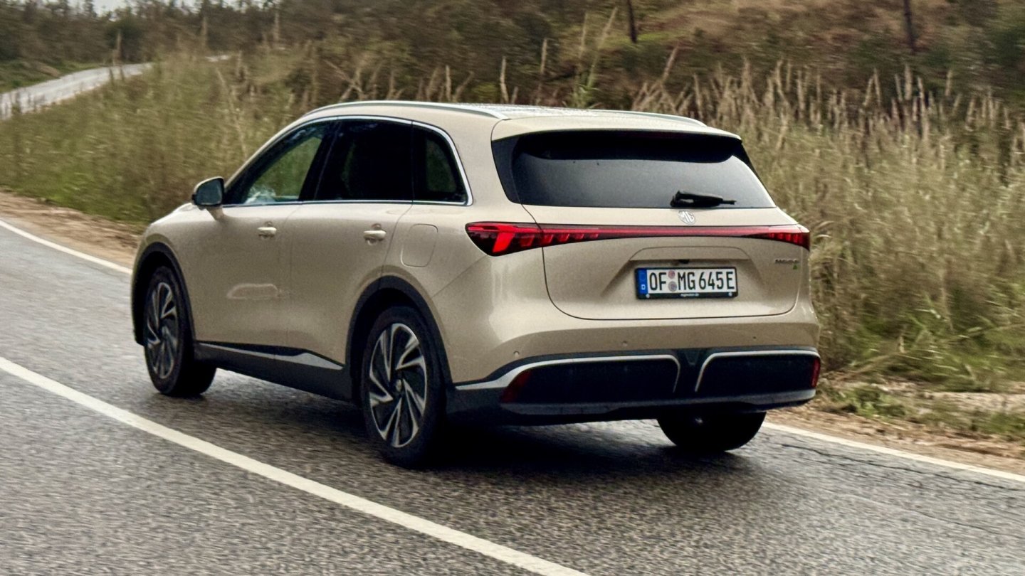 Die komfortable Fahrwerksabstimmung passt gut zum geräumigen Familien-SUV.