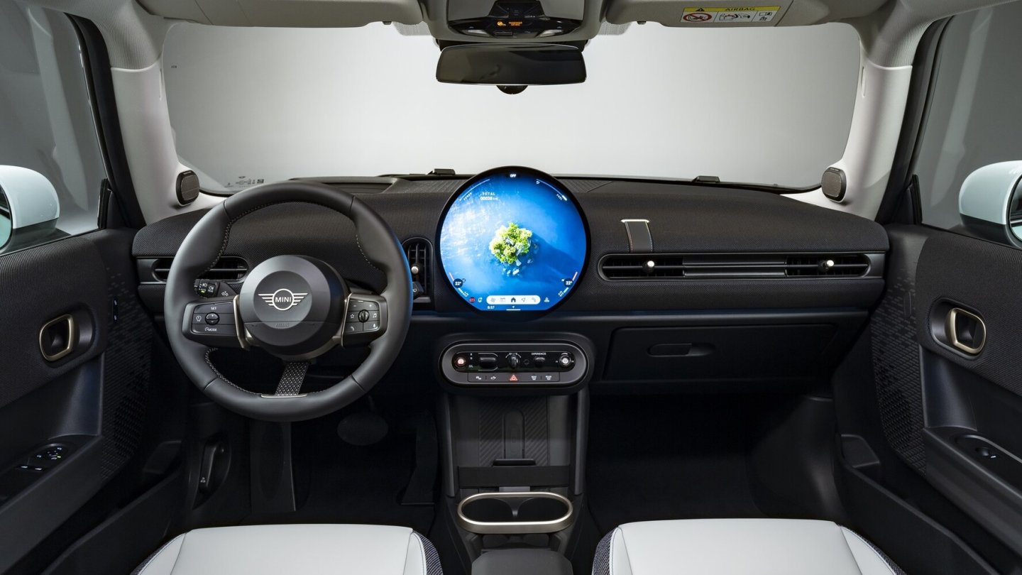 Das runde Display ist zentrales Bedien- und Anzeigenelement.