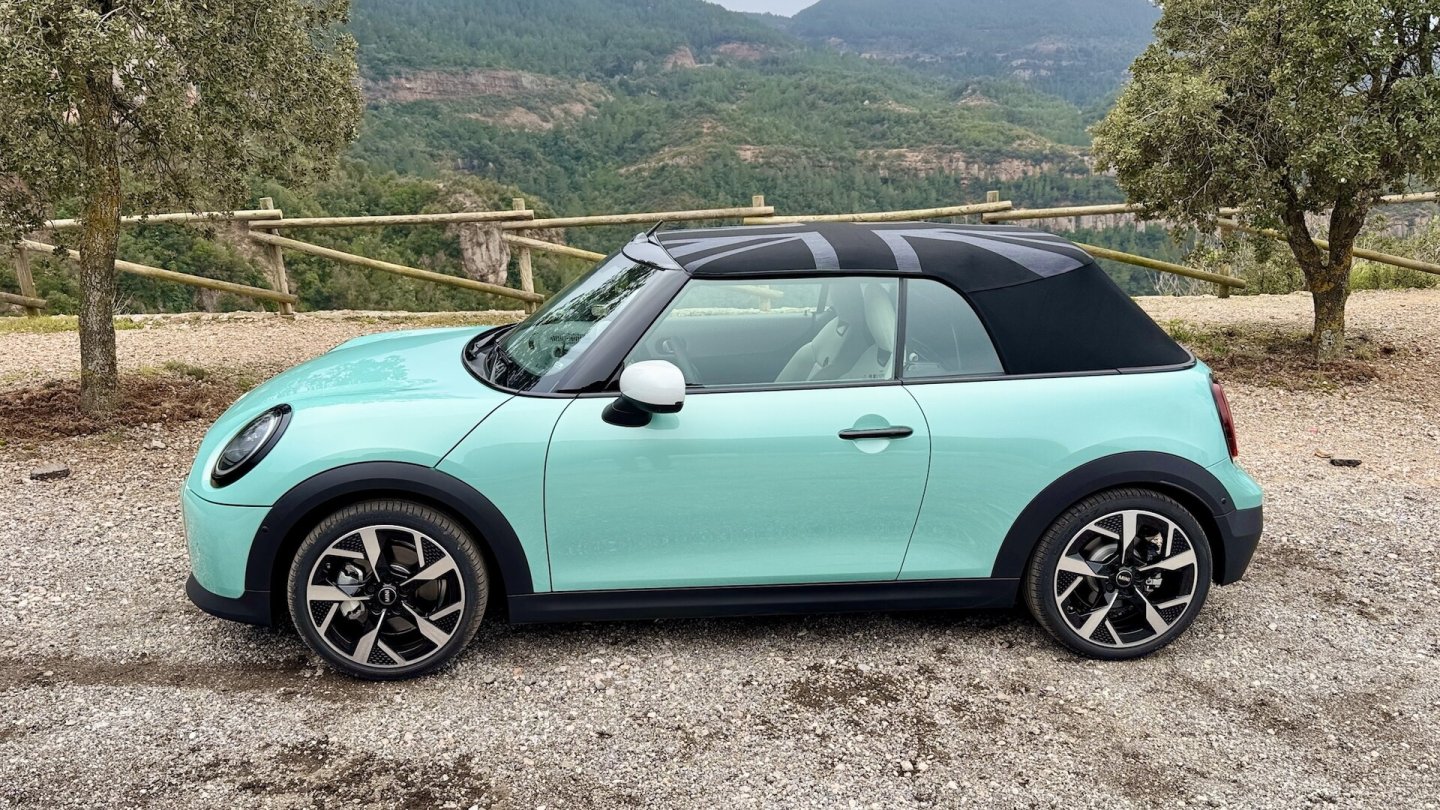 Das Union Jack - Dekor auf dem Stoffdach kostet Aufpreis.