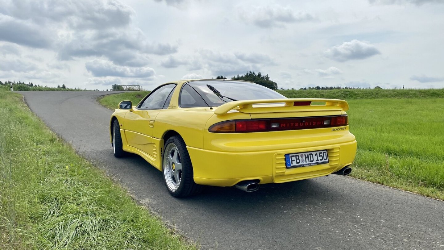 Für mehr Anpressdruck ändert sich die Stellung des Heckspoilers.