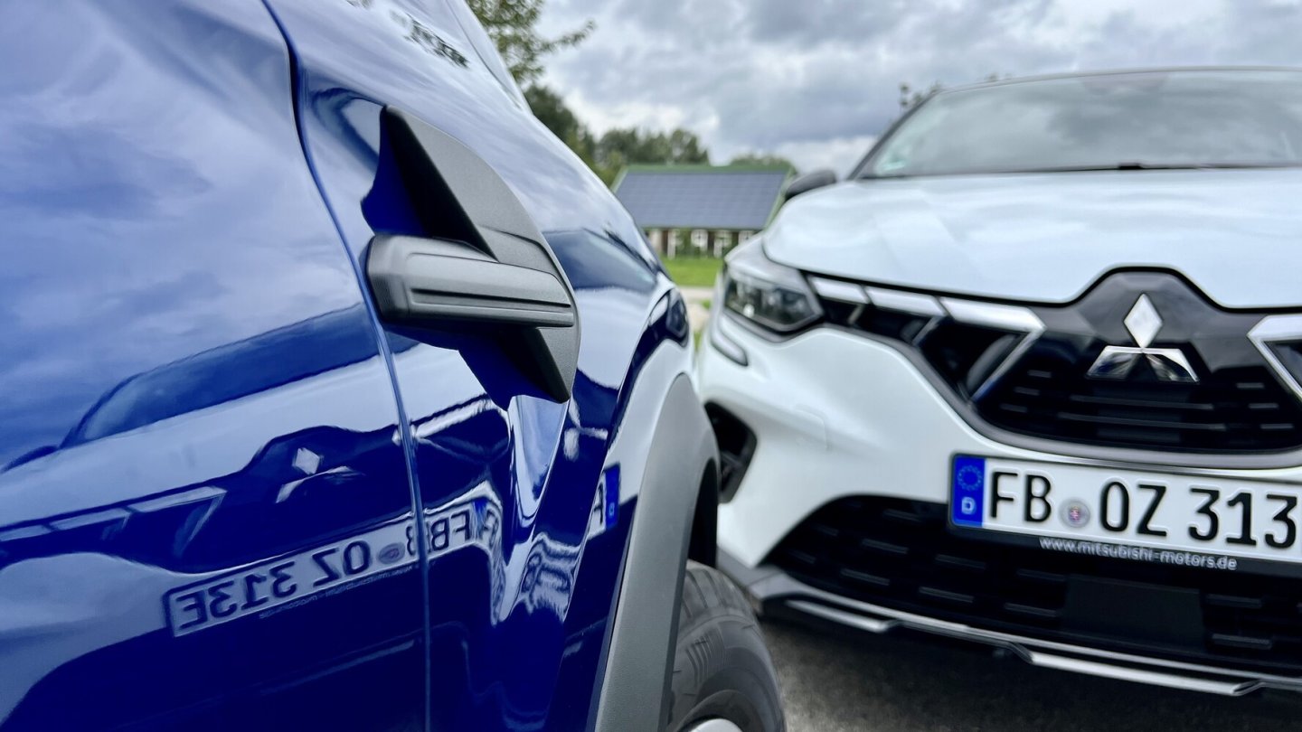 Dekore wie die Einlage am Kotflügel verzichten beim ASX Plus auf Chrom. Damit kann man prima leben.