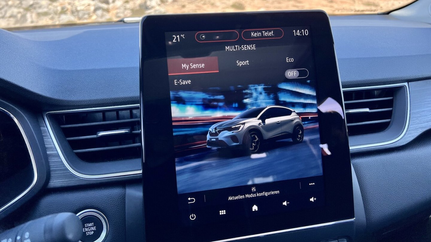 Das Infotainment und MySense kennt man aus dem Captur, die Fahrzeuggrafik wurde angepasst.