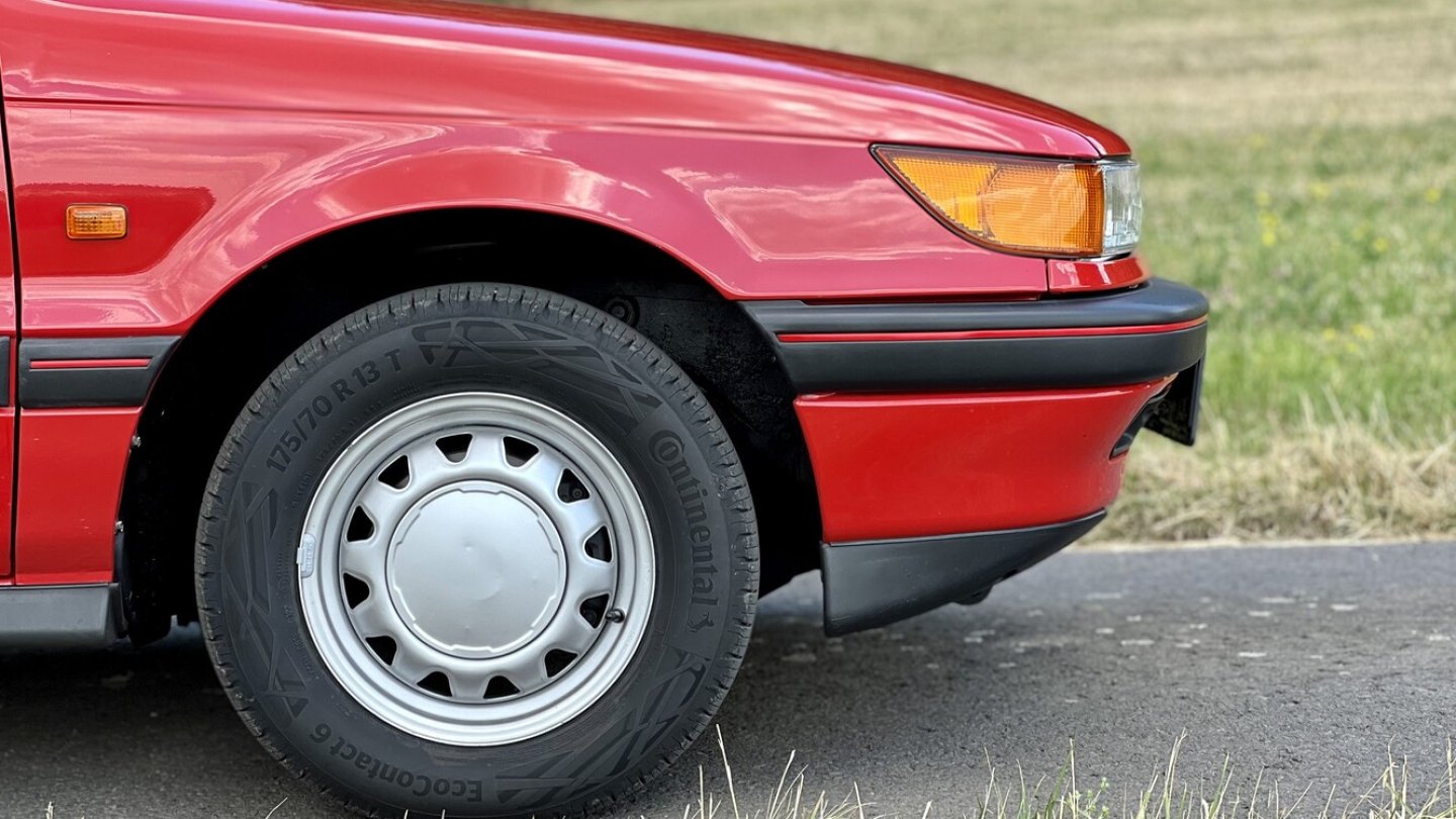 Die bessere GLXi-Ausstattung beinhaltete auch Radnaben-Kappen auf den Stahlfelgen.