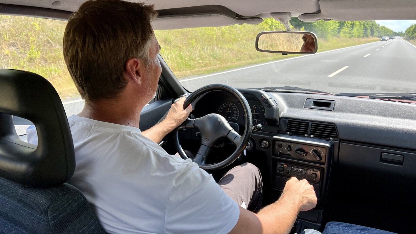 Der 31 Jahre alte Mitsubishi Colt fühlt sich an wie ein Vorführwagen.