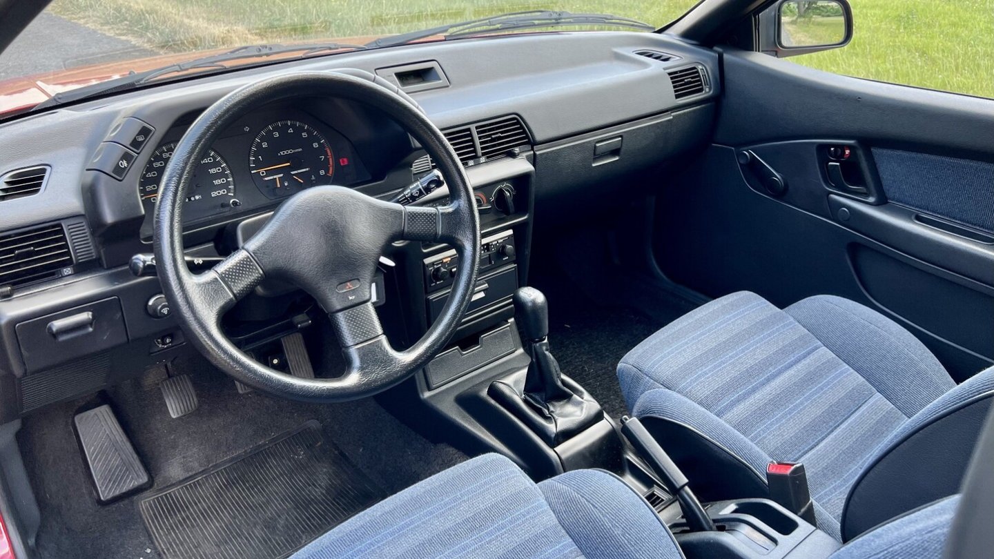 Handarbeits-Unterricht: Manuelles Fünfgang-Getriebe und Fensterkurbeln.