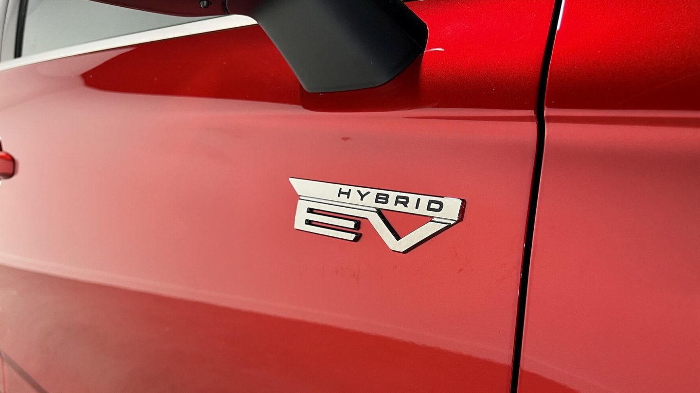 Der Colt Hybrid bietet eine Systemleistung von 105 kW / 143 PS.