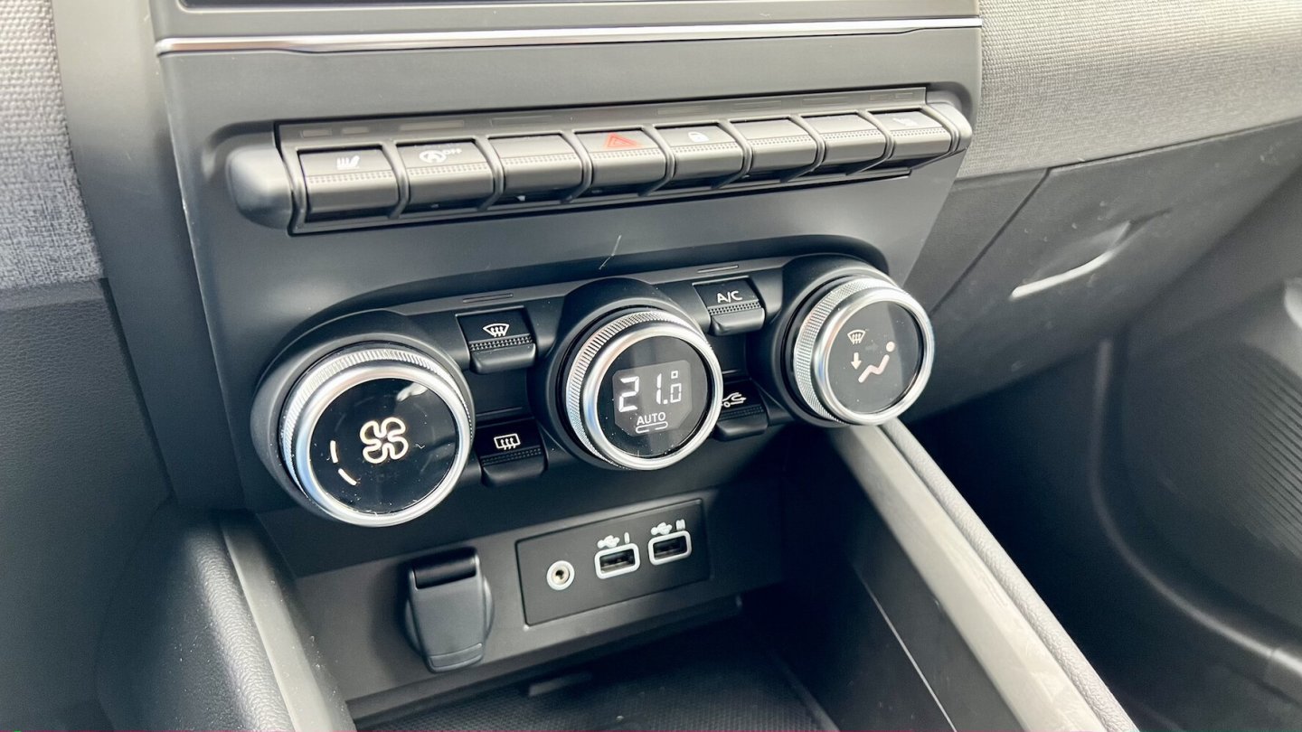 Die Einzonen-Klimaautomatik hat der Colt ab der Ausstattungslinie Plus an Bord.