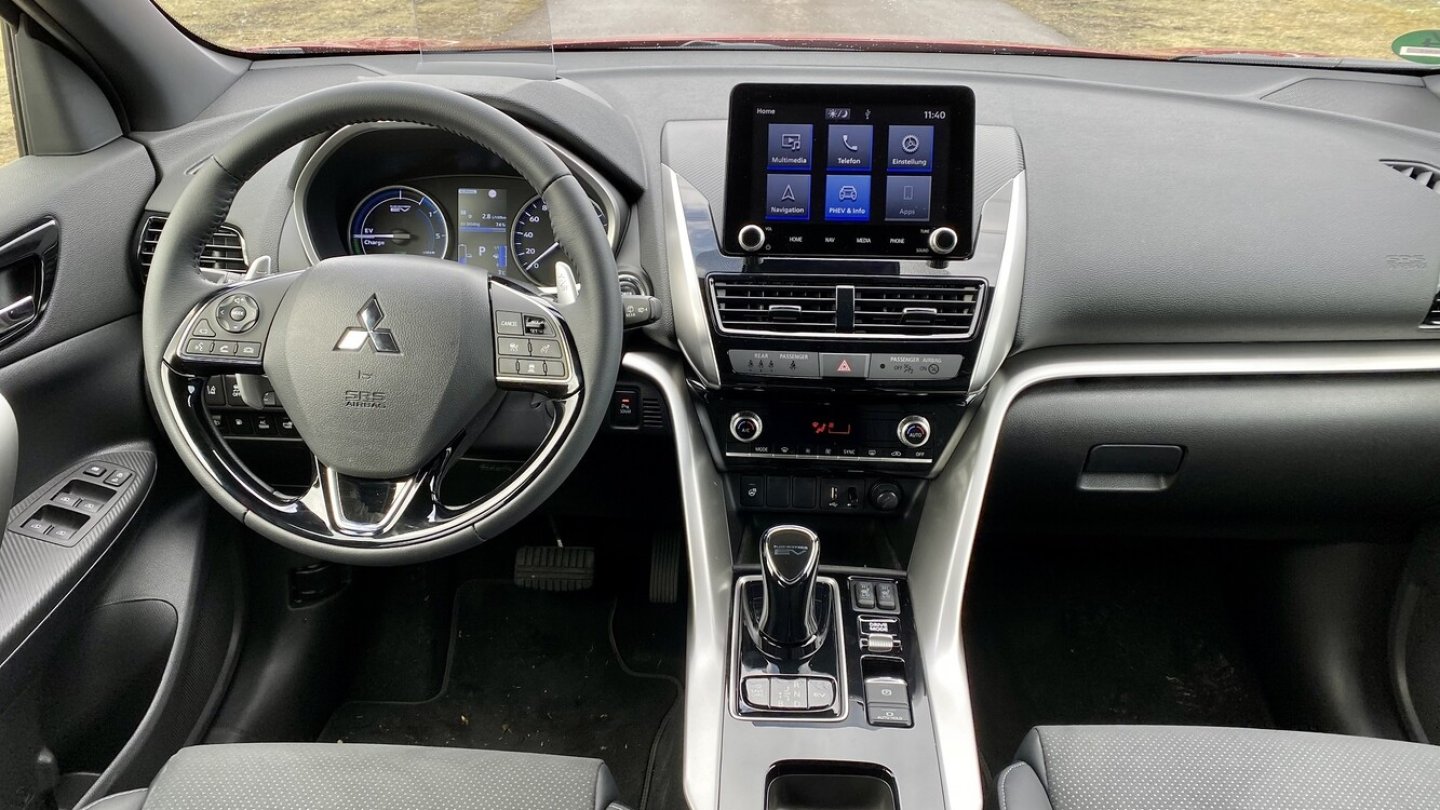 Das Cockpit wirkt wenig modern, ist aber gut bedienbar.