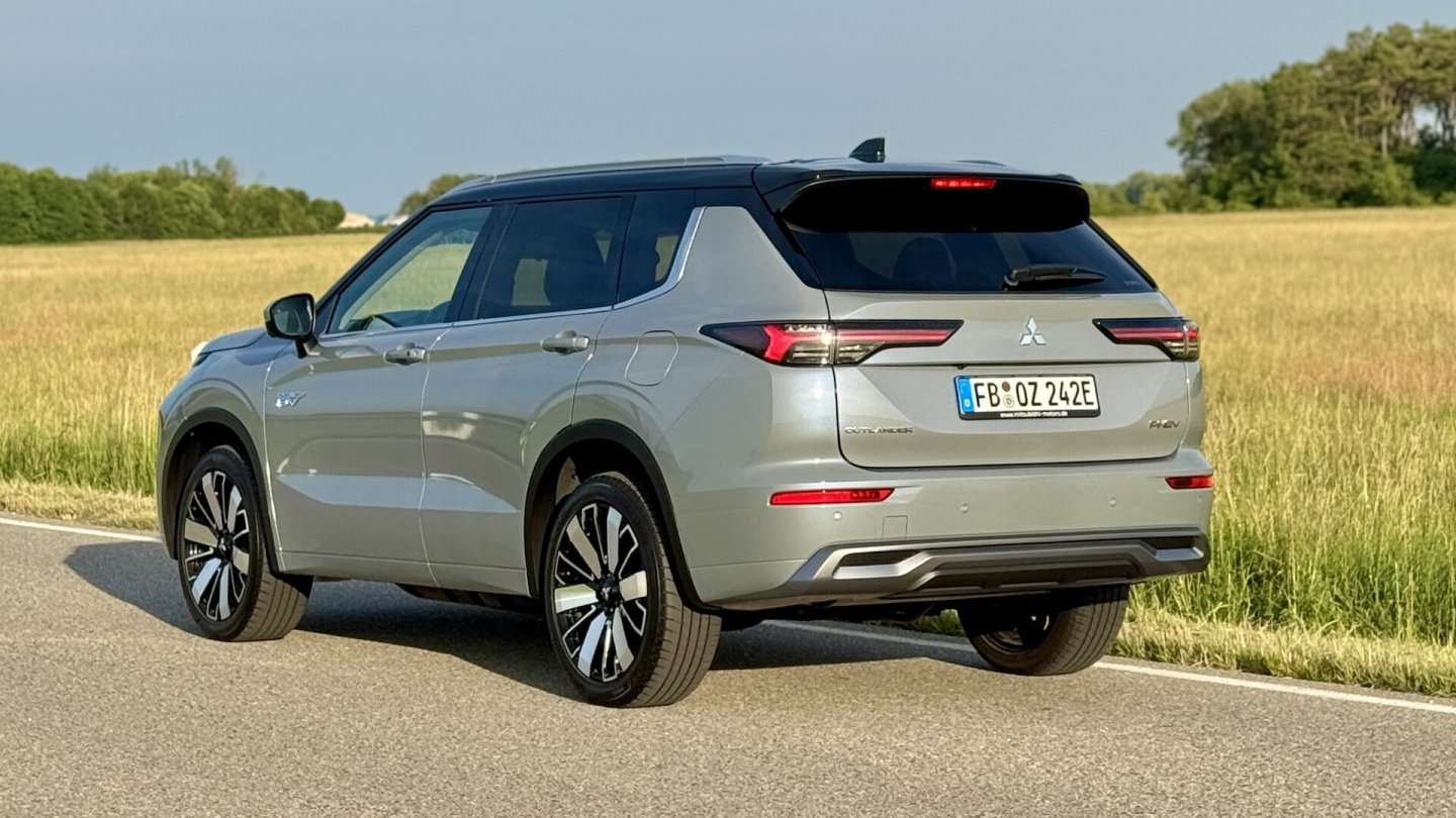 Der Testwagen ist im optionalen Mondsteingrau Metallic lackiert.