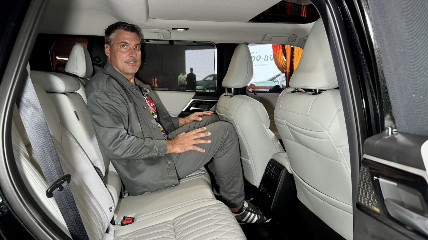 Vorne sitzt man prima - im Fond gibt es für große Passagiere Einschränkungen.