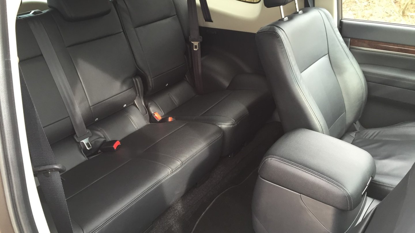 Der Platz im Fond reicht auch im Kurzen. Der Einstieg ist nur rechts möglich.