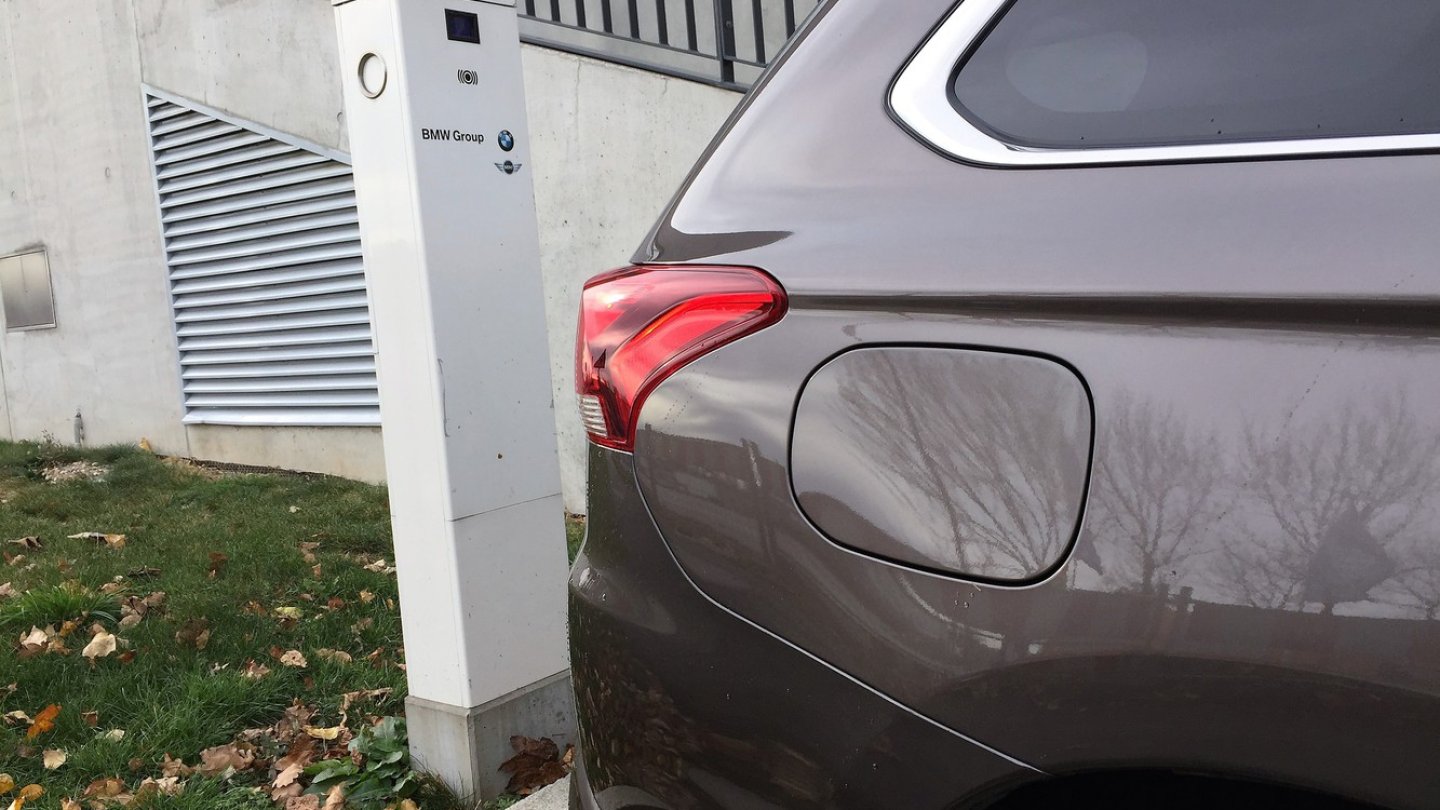 Diese Ladestation ist in öffentlichen Verzeichnissen, gehört aber BMW. Nur ein Beispiel von 'geht nicht'