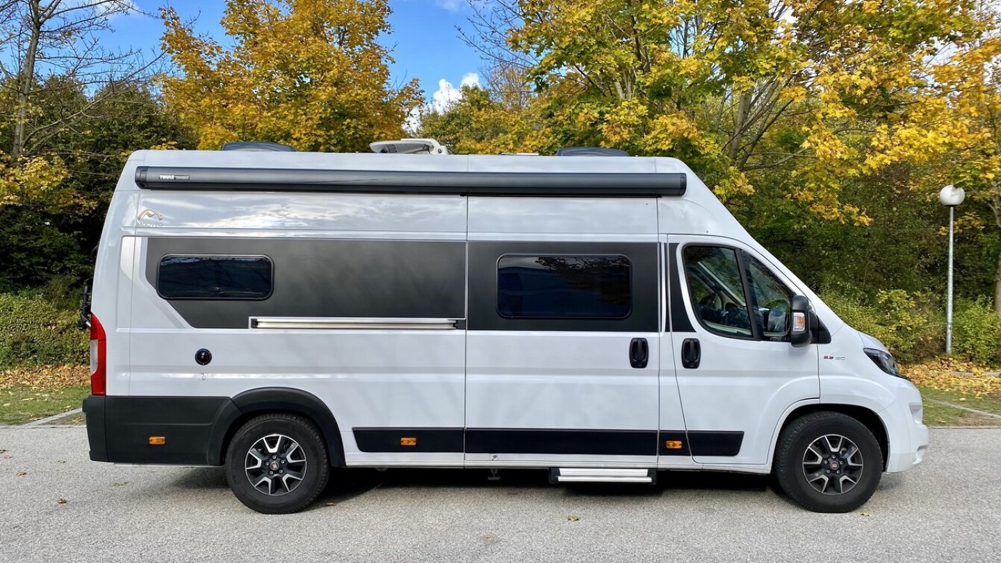 Der Kastenwagen ist 6,36 Meter lang und 2,80 Meter hoch.