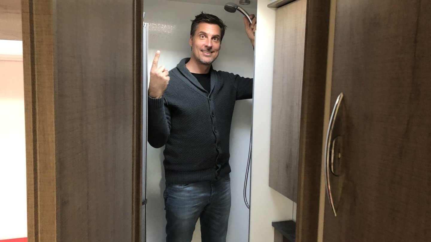 Die Stehhöhe überrascht selbst in der Dusche.