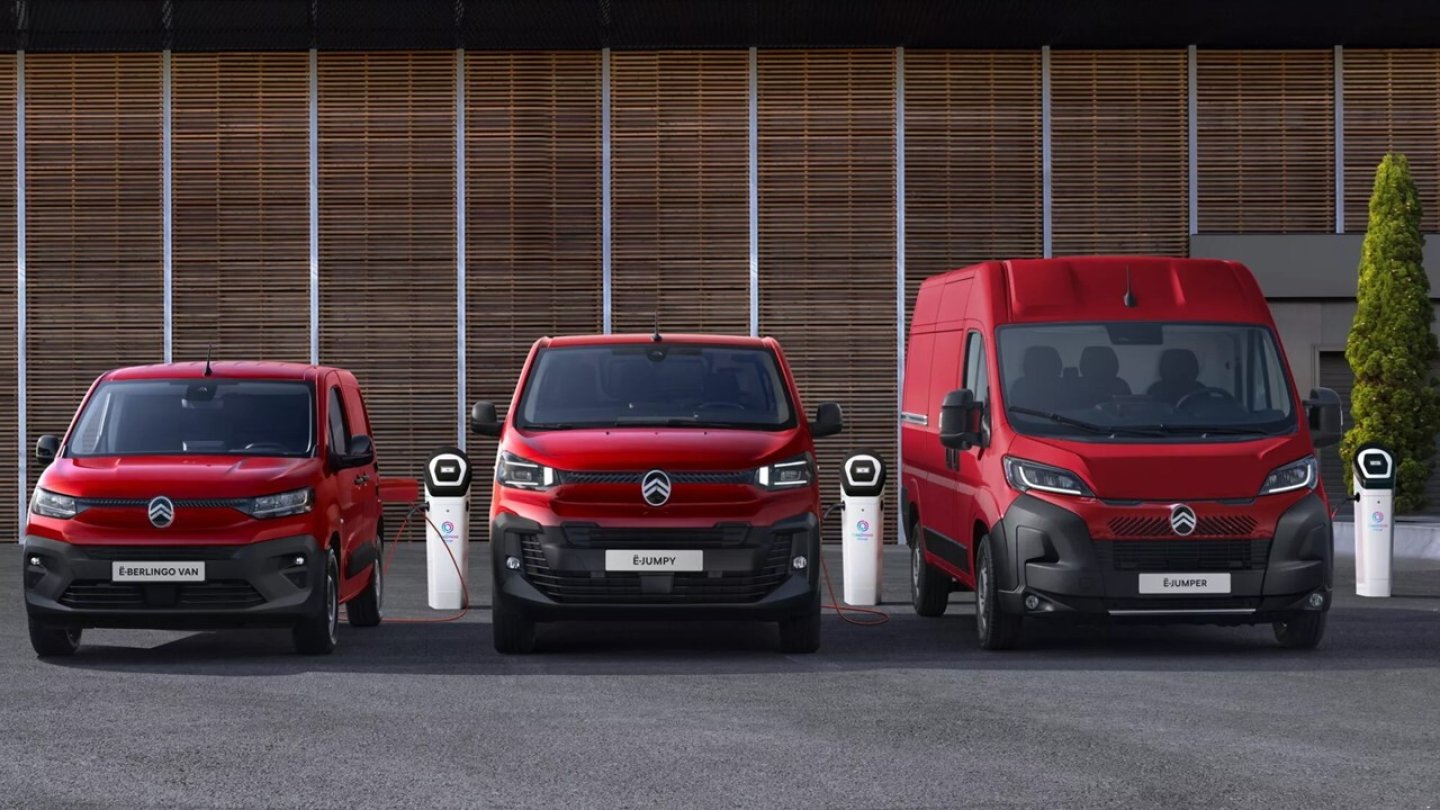 Die Citroën-Transporter tragen das neue Markenlogo.