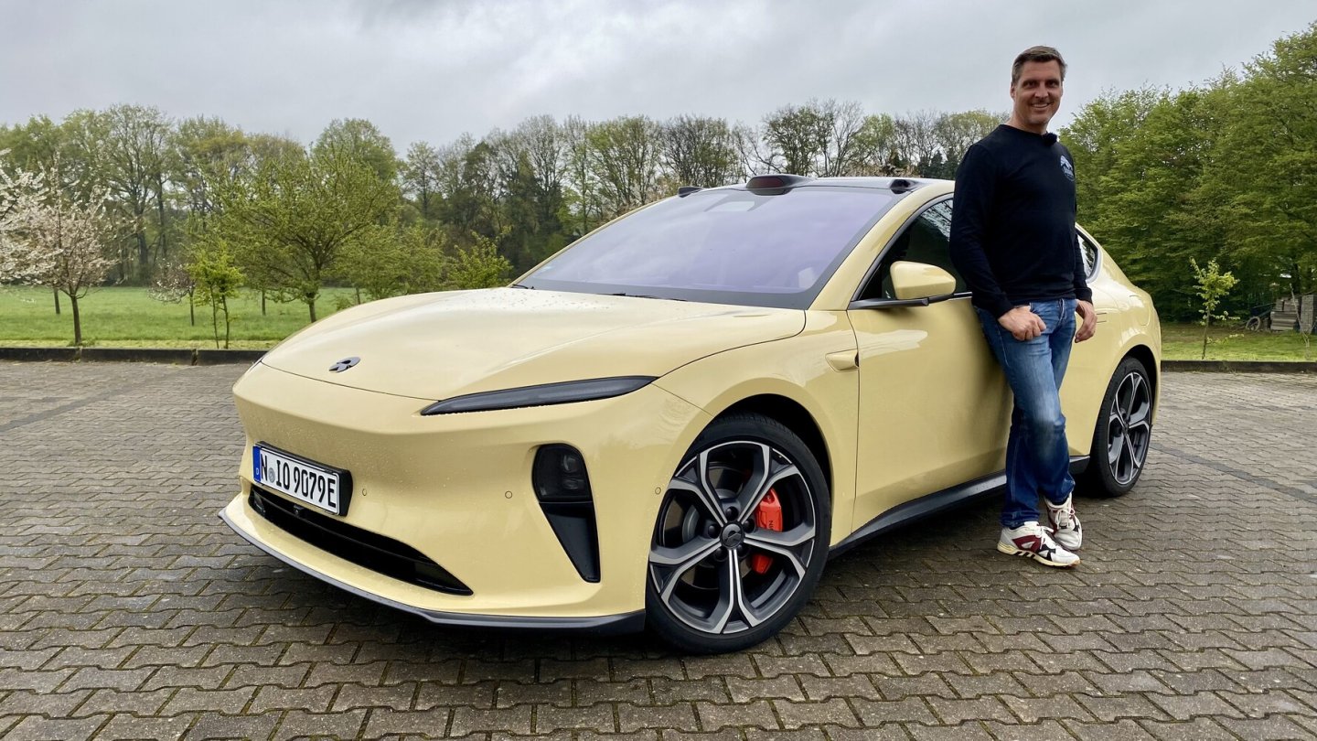 Eine klassische Sportlimousine mit Vor- und Nachteilen. Das geht auch im neuen Zeitalter.