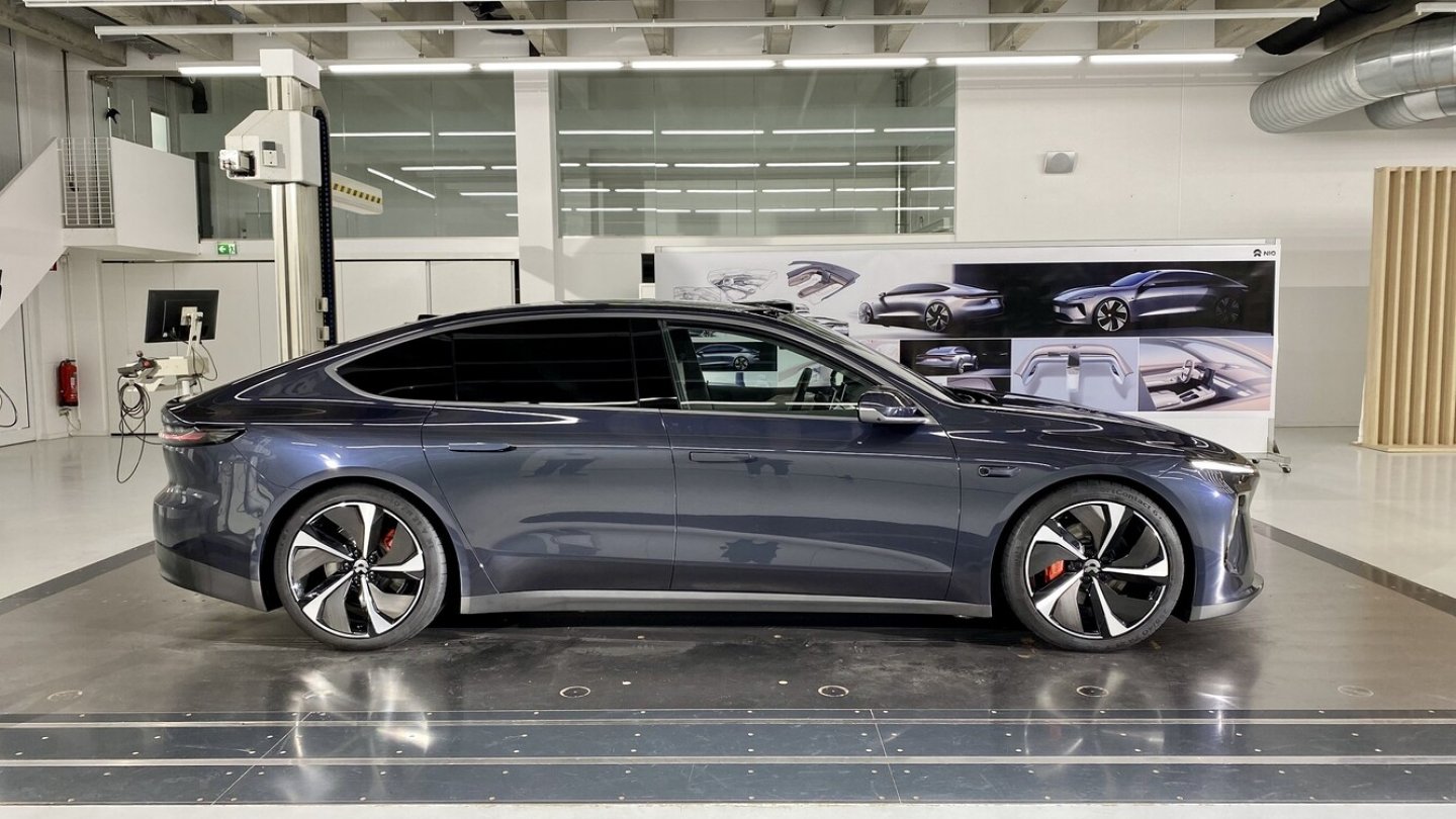 Auch bei uns will Nio eigene Batteriewechselstationen errichten.