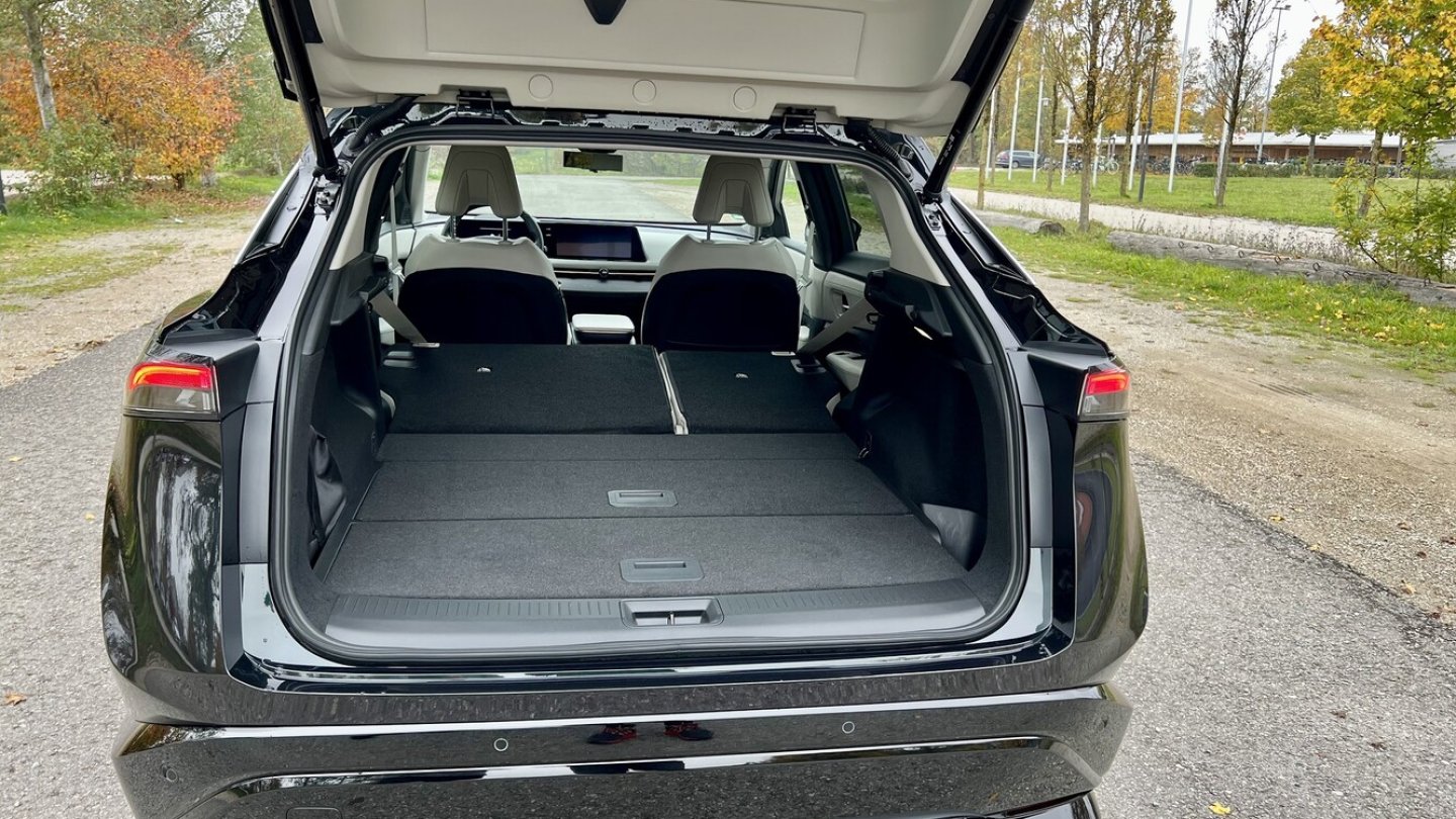 Auch der Kofferraum ist mit hochwertigen Materialien ausgeschlagen.