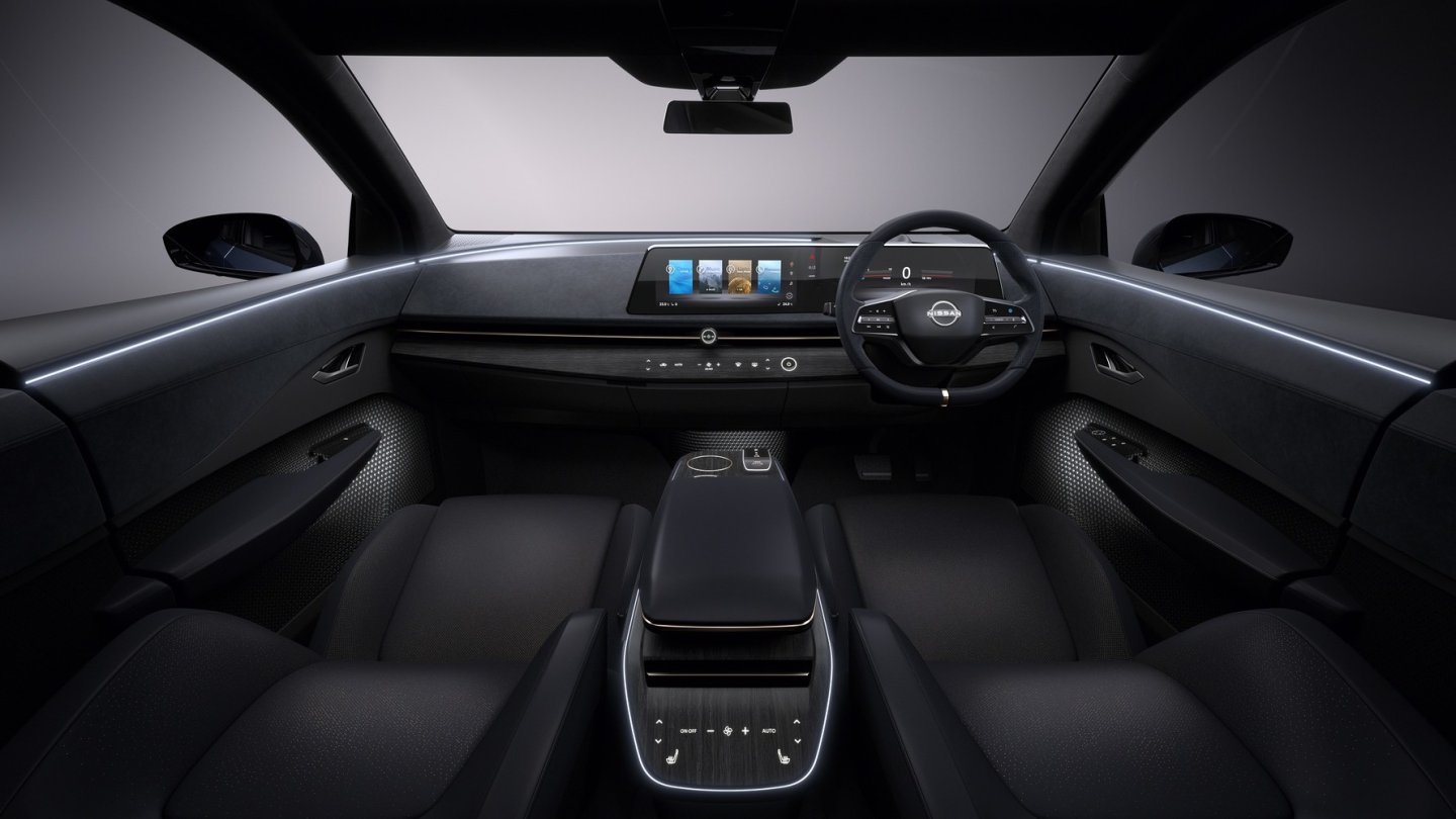 Das Cockpit des Nissan Ariya Concept wirkt modern und serienreif.